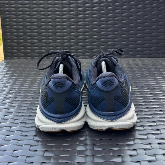 Athletic_Shoes